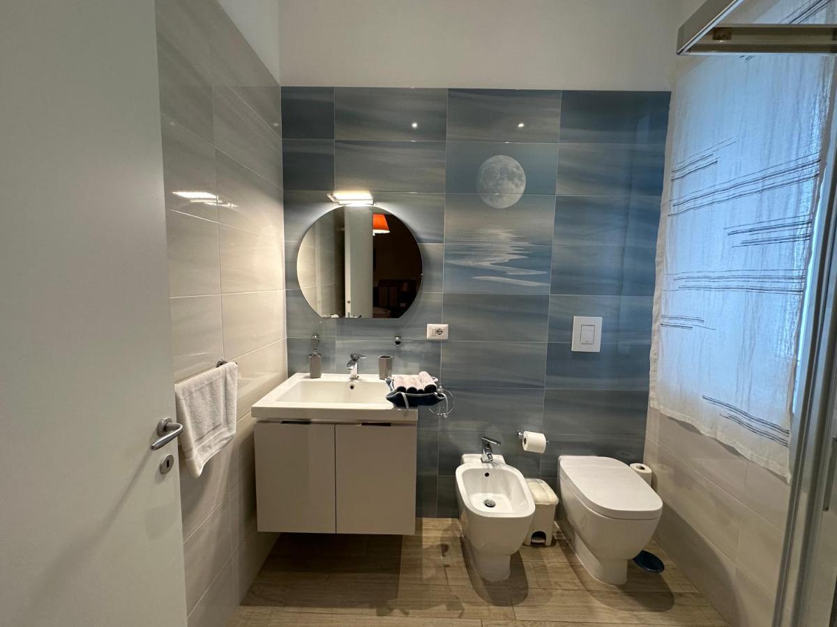 Domus Luca - Central Rooms In The Heart Of Naples Exterior photo