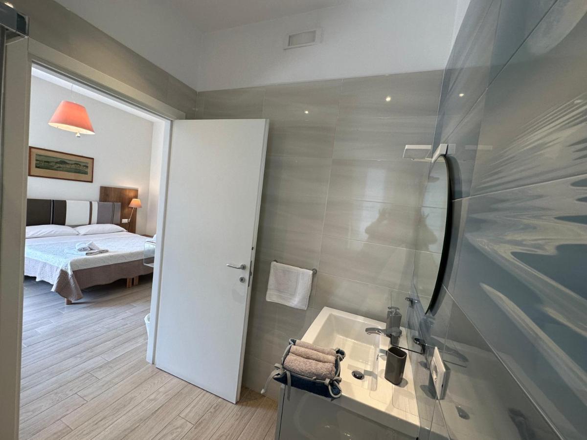 Domus Luca - Central Rooms In The Heart Of Naples Exterior photo