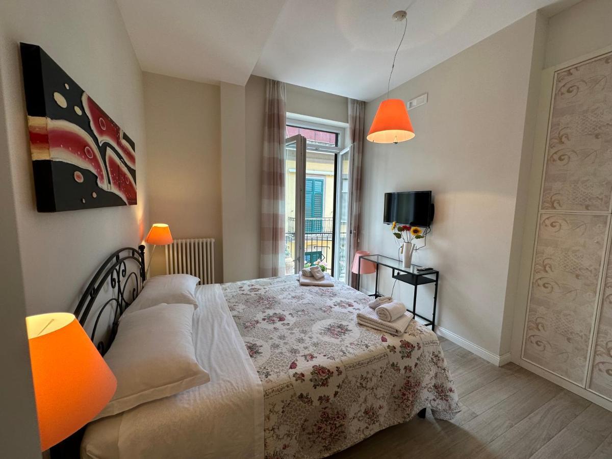 Domus Luca - Central Rooms In The Heart Of Naples Exterior photo