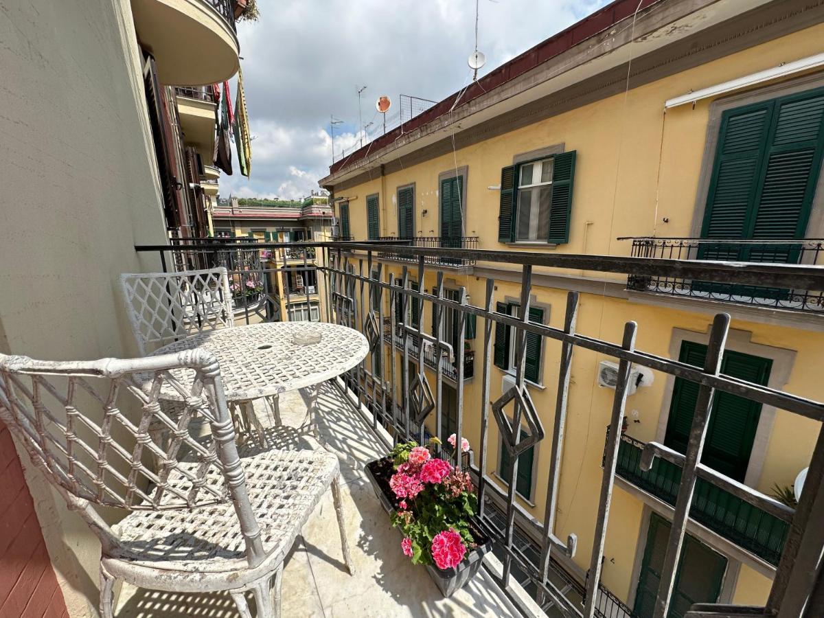 Domus Luca - Central Rooms In The Heart Of Naples Exterior photo